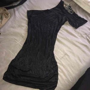 One shoulder size small